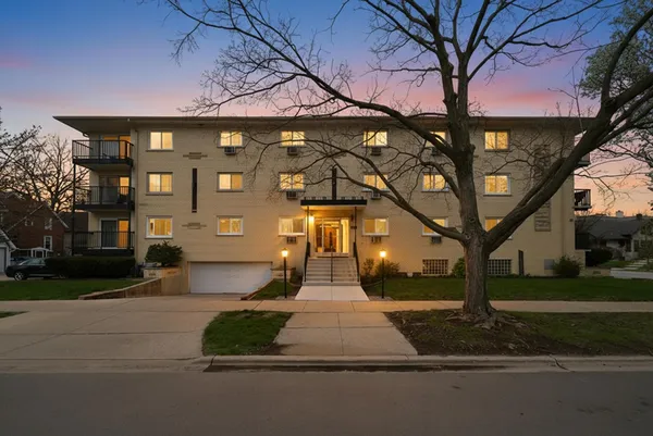 $259,000 | 403 North Marion Street, Unit 3D, Oak Park, IL 60302