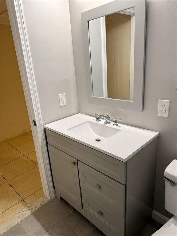 14 Lilac Circle Wellesley, MA 02482 - Photo 15 of 35 a bathroom with a sink and a mirror