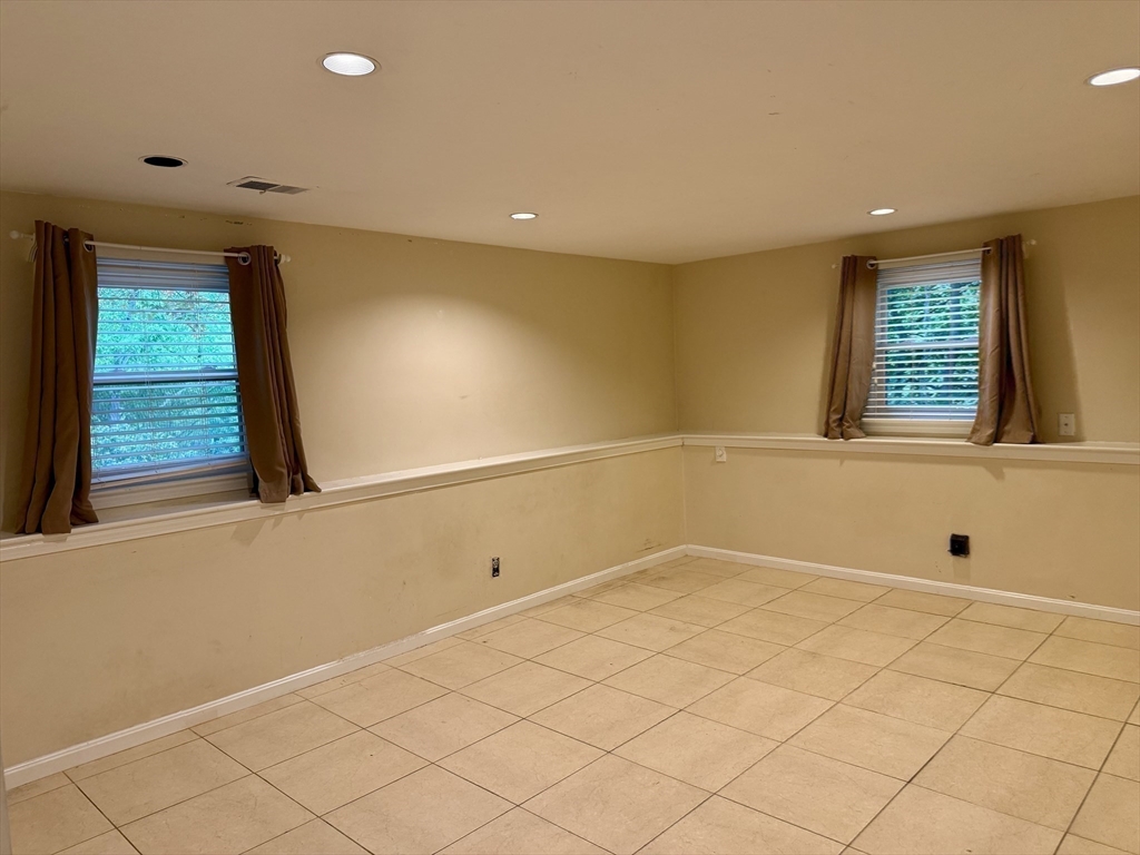 14 Lilac Circle Wellesley, MA 02482 - Photo 22 of 35