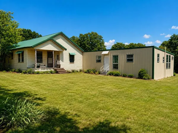 a view of a house with a backyard
