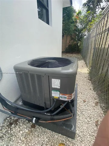 a view of livingroom with furniture