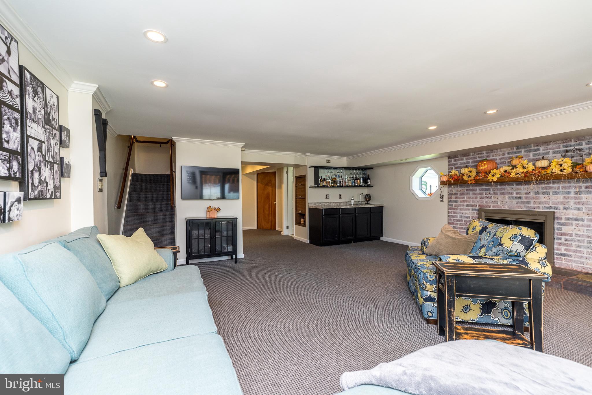 3346 Red Lion Road Philadelphia, PA 19114 - Photo 15 of 24 Family room