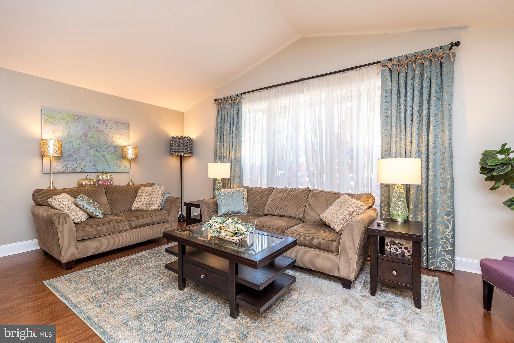 3346 Red Lion Road Philadelphia, PA 19114 - Photo 5 of 24 Living room