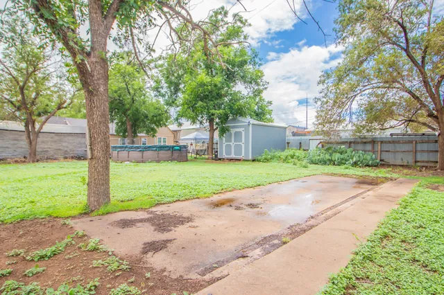 a view of back yard of the house