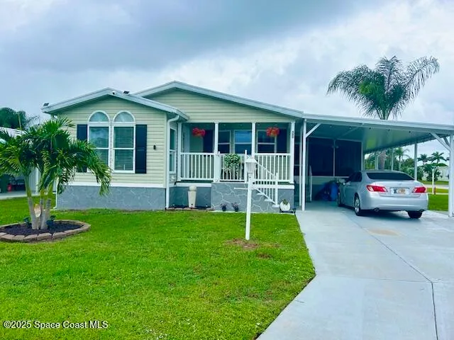 a view of a house with a backyard