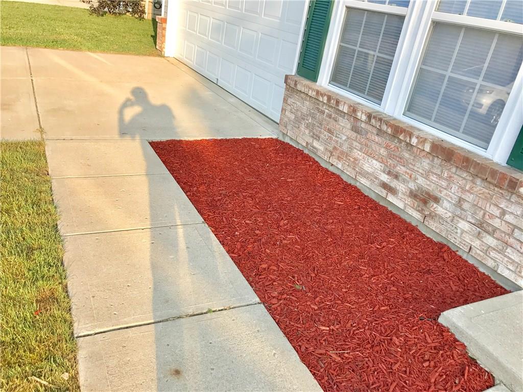 622 Greenway Street Greenwood, IN 46143 - Photo 2 of 38