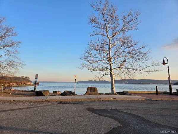 $599,999 | 139 8th Street, Verplanck, NY 10596