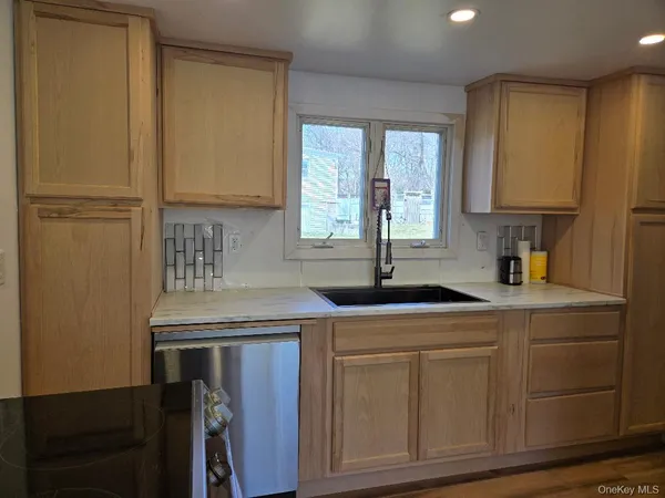 $599,999 | 139 8th Street, Verplanck, NY 10596