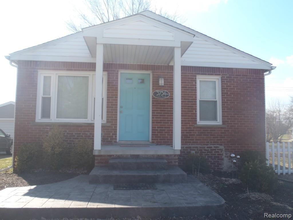 3734 South Crooks Road South Rochester, MI 48309 - Photo 3 of 30 MAINTENANCE FREE BRICK EXTERIOR