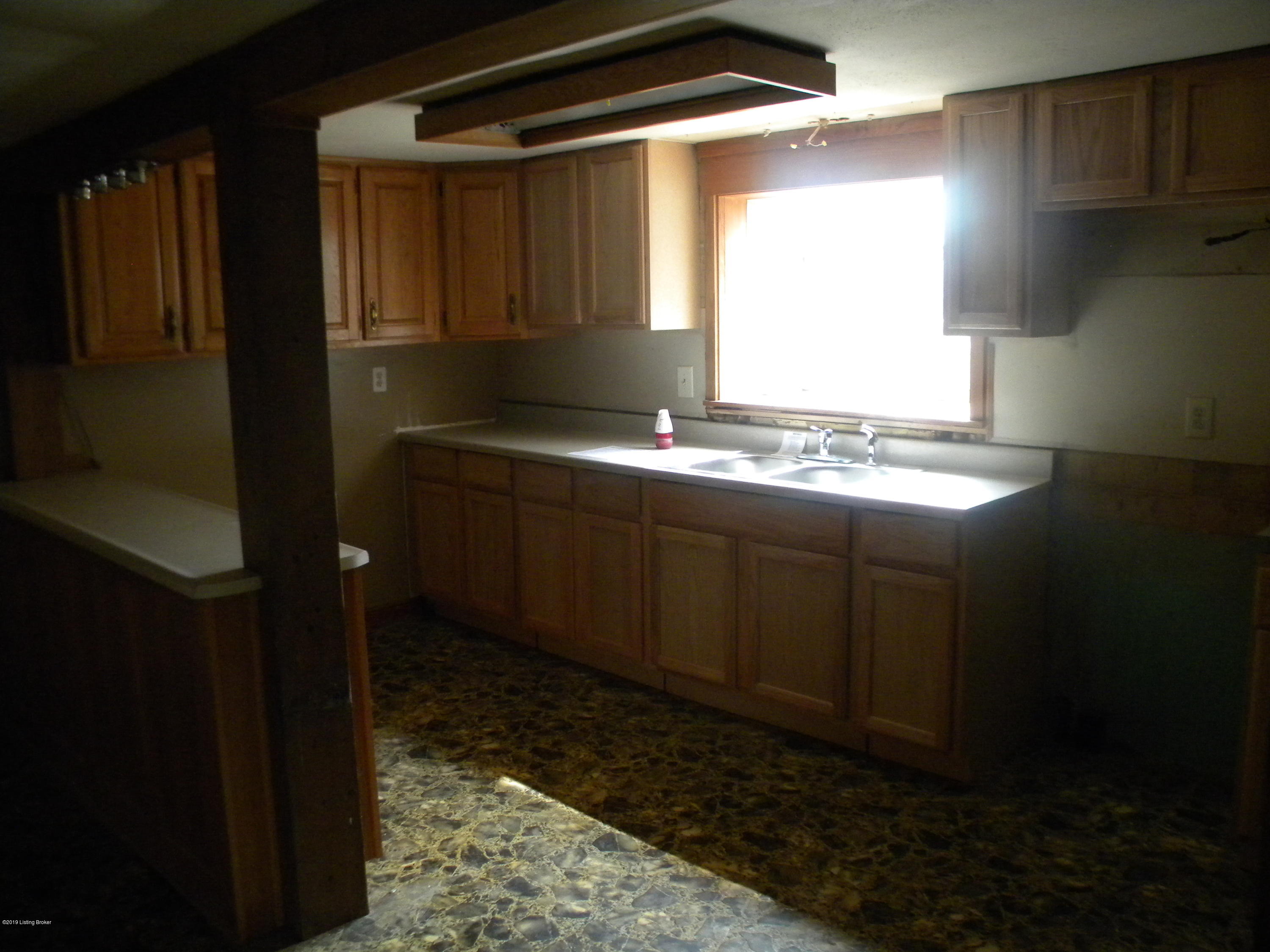 4700 Dover Road Louisville, KY 40216 - Photo 3 of 9 Kitchen