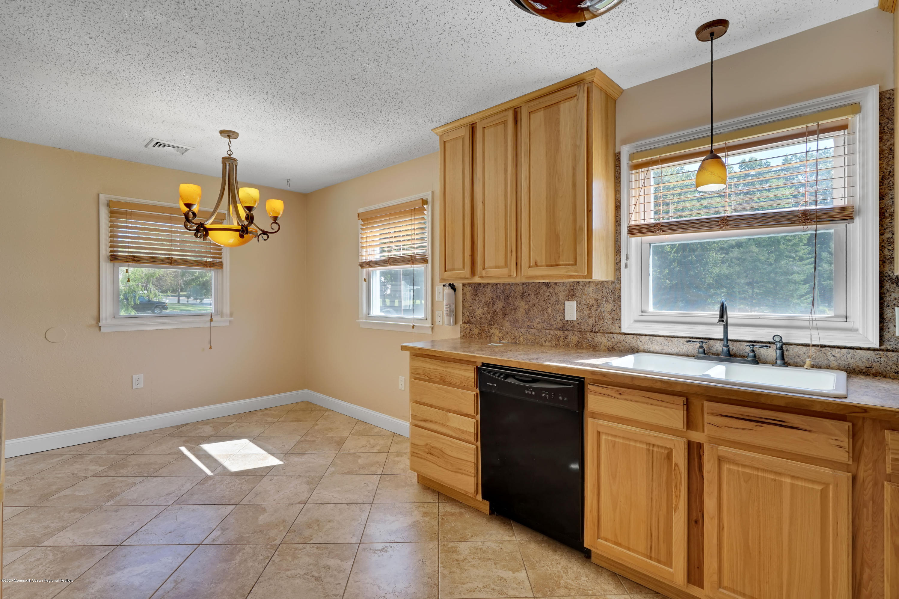 412 Diamond Road Jackson, NJ 08527 - Photo 11 of 60 019_dsc06605