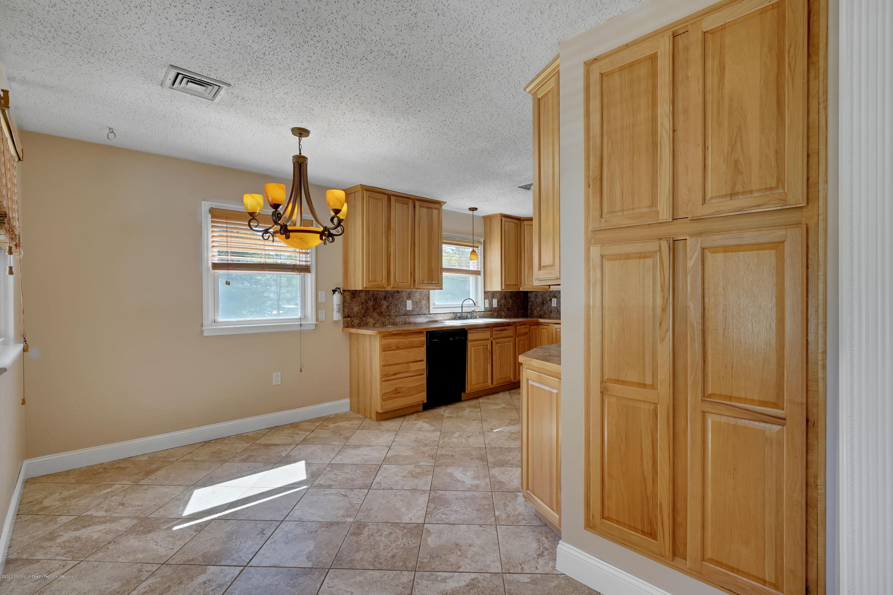 412 Diamond Road Jackson, NJ 08527 - Photo 6 of 60 022_dsc06620