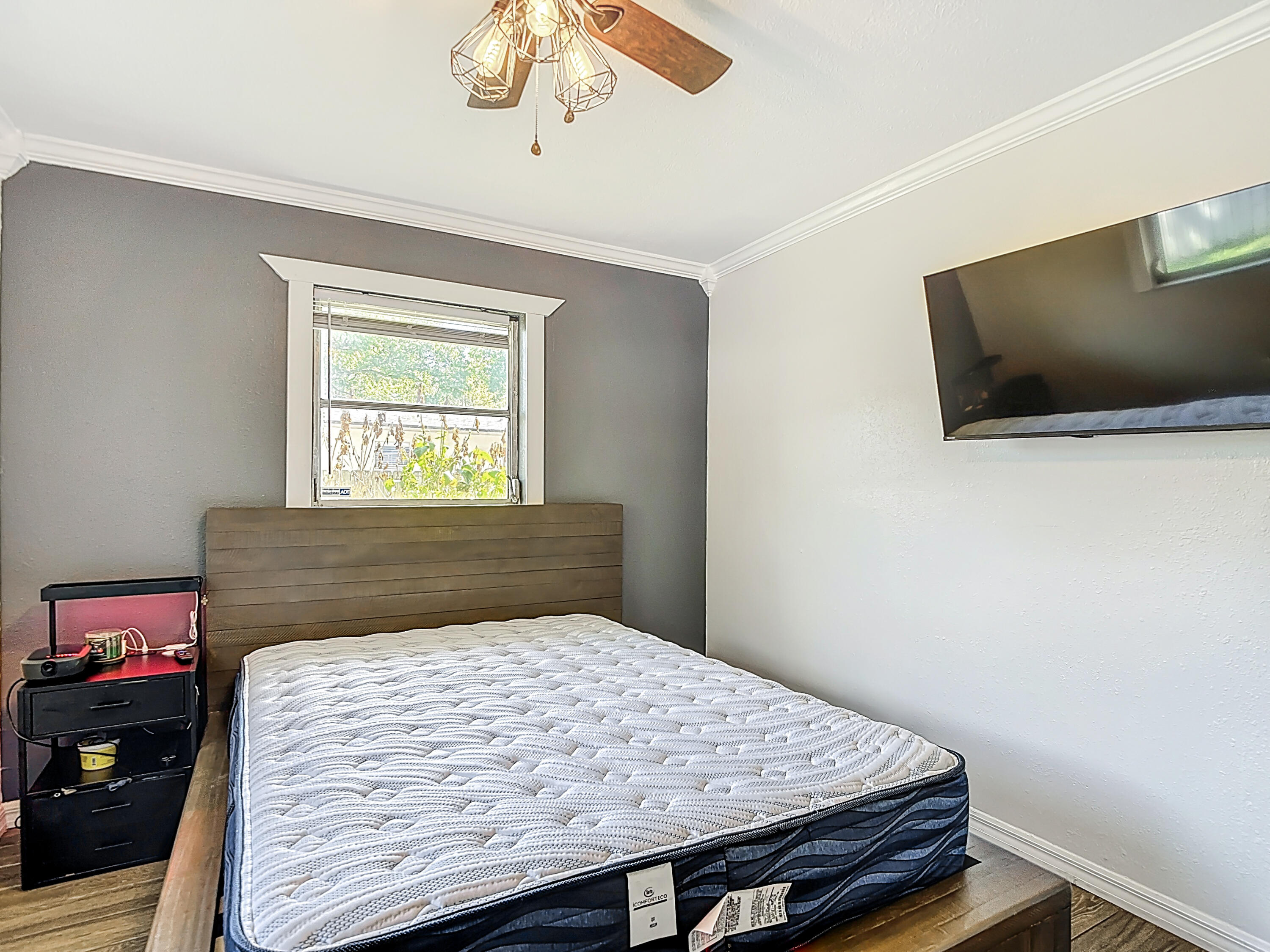 5335 Lemon Avenue Seffner, FL 33584 - Photo 17 of 34 a bedroom with a bed and a flat screen tv