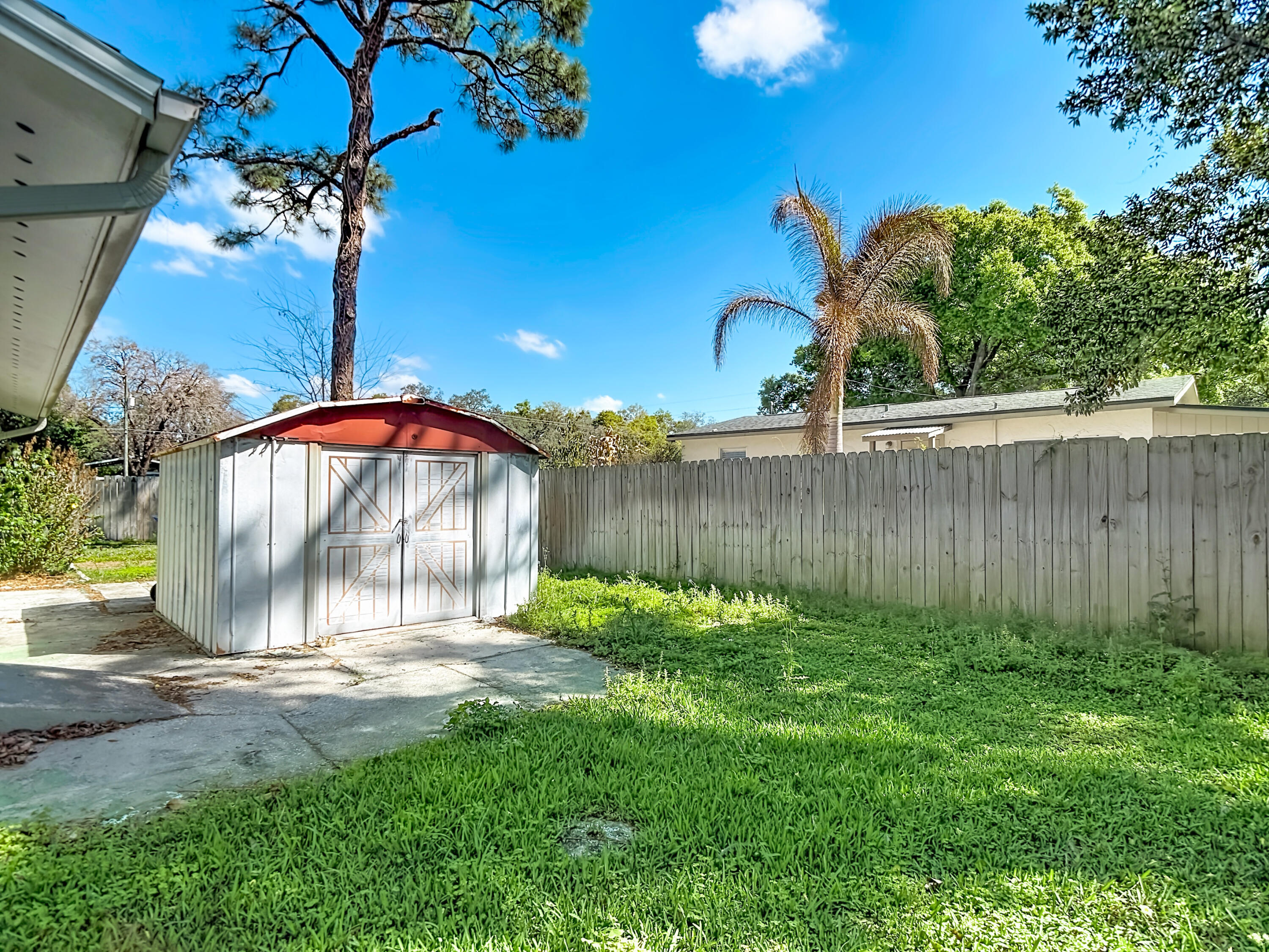 5335 Lemon Avenue Seffner, FL 33584 - Photo 21 of 34 a view of a backyard