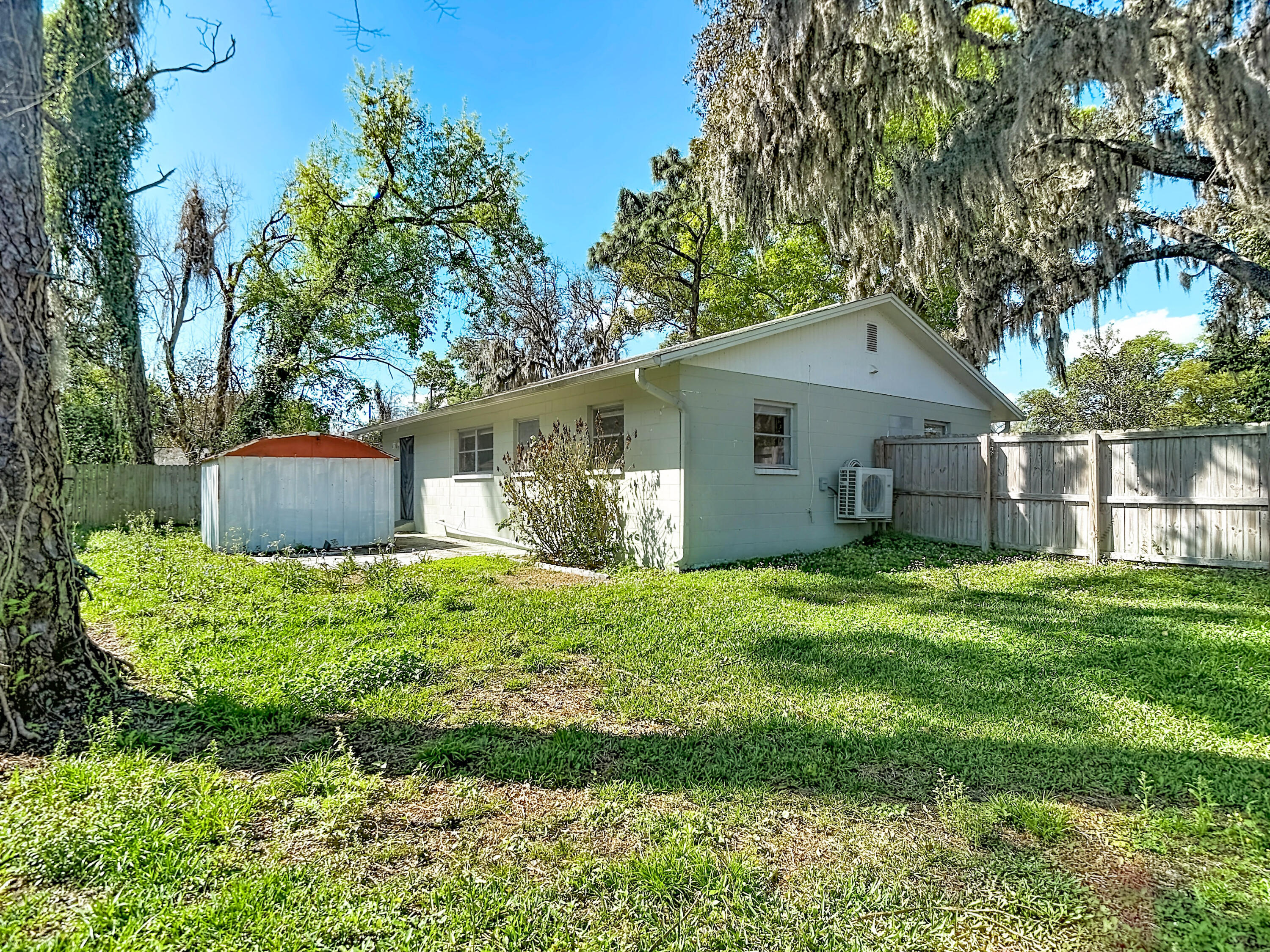5335 Lemon Avenue Seffner, FL 33584 - Photo 23 of 34 a front view of house with a garden