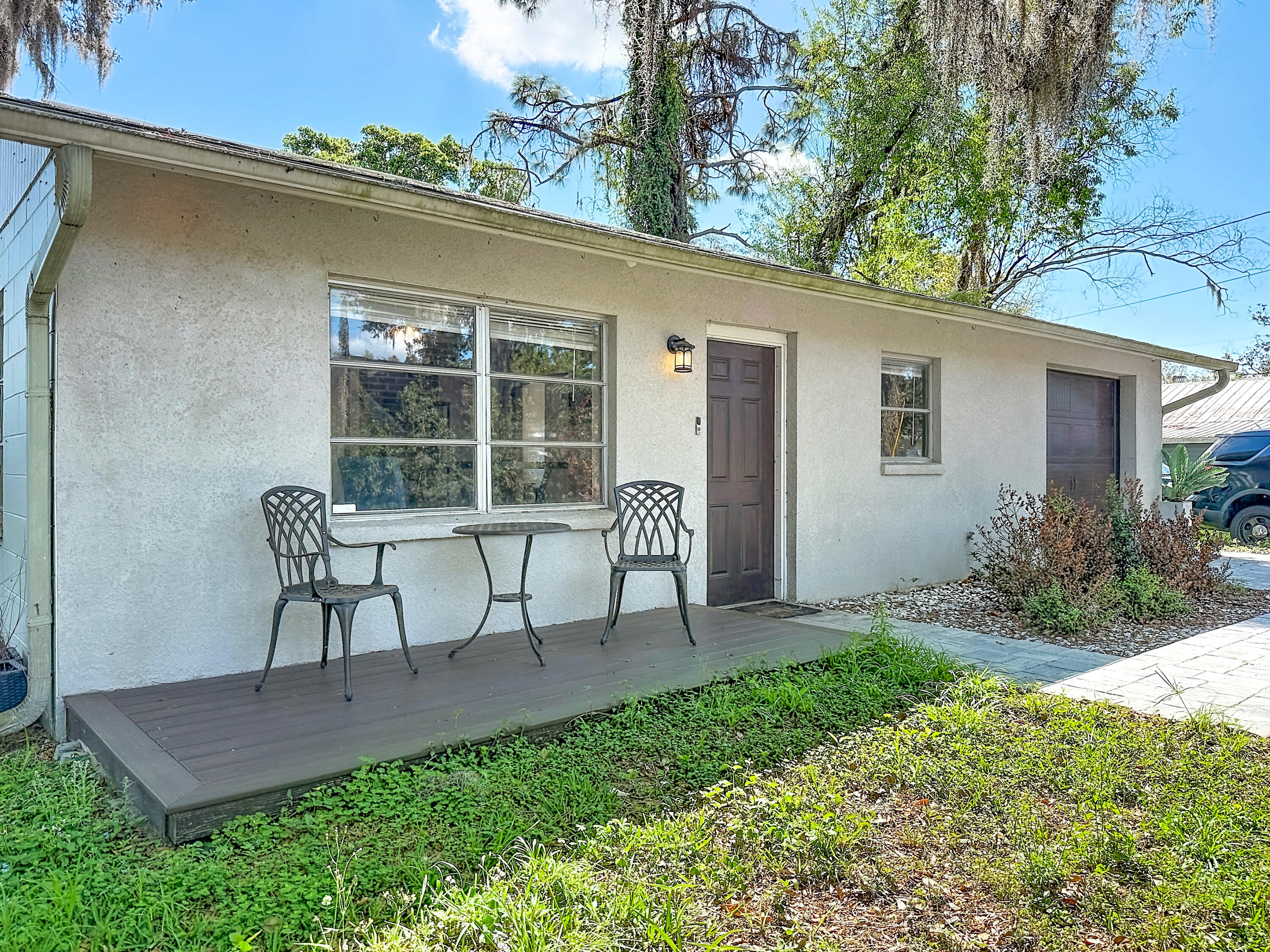 5335 Lemon Avenue Seffner, FL 33584 - Photo 25 of 34 a view of a backyard with table and chairs and potted plants