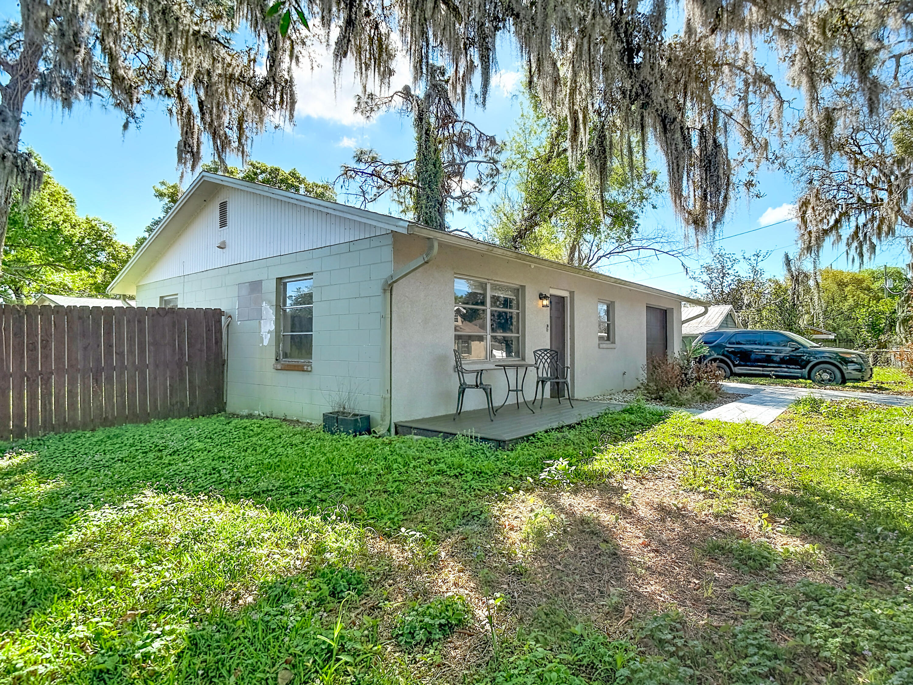 5335 Lemon Avenue Seffner, FL 33584 - Photo 32 of 34 a house view with a garden space
