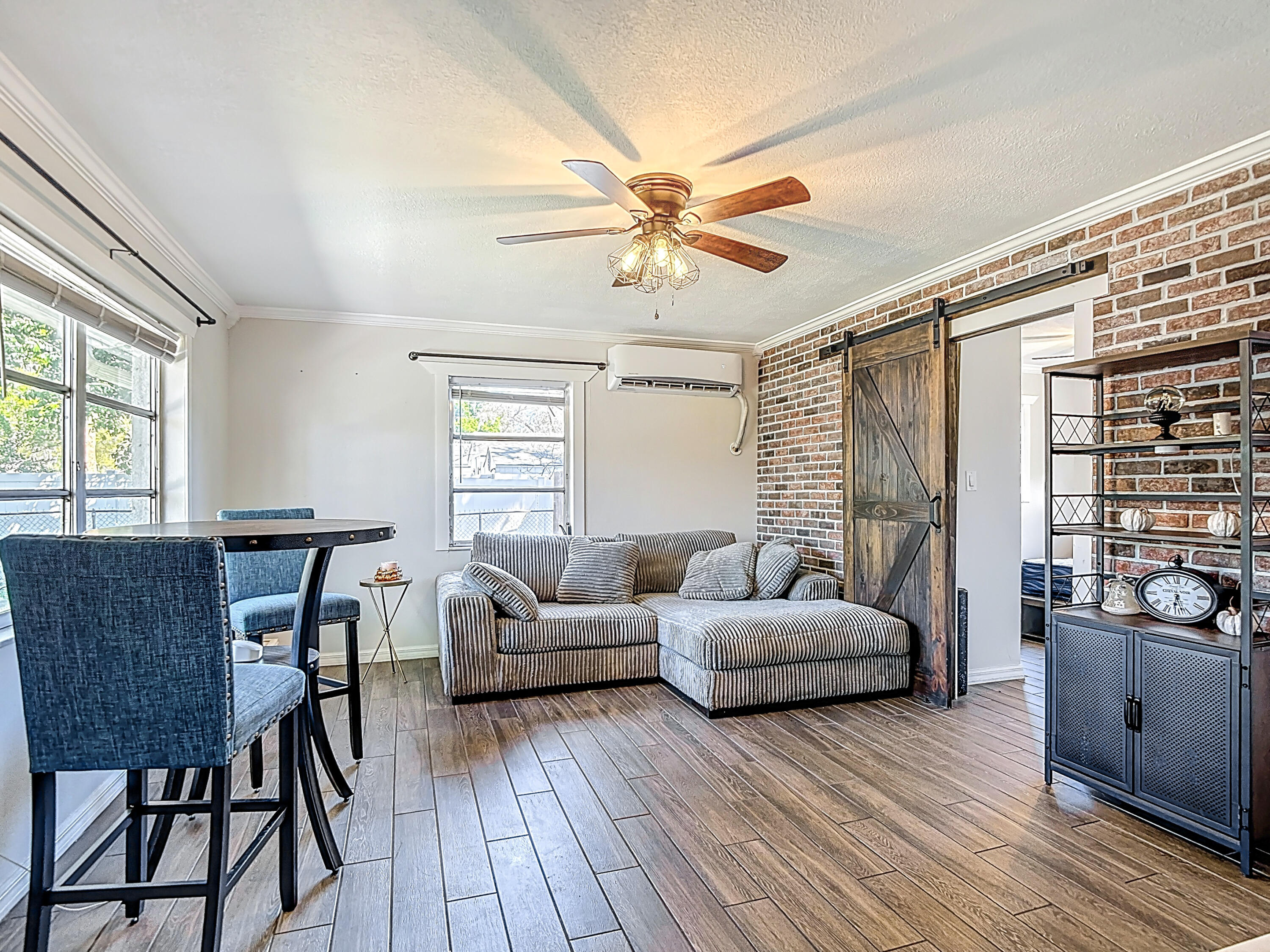 5335 Lemon Avenue Seffner, FL 33584 - Photo 5 of 34 a living room with furniture and a large window