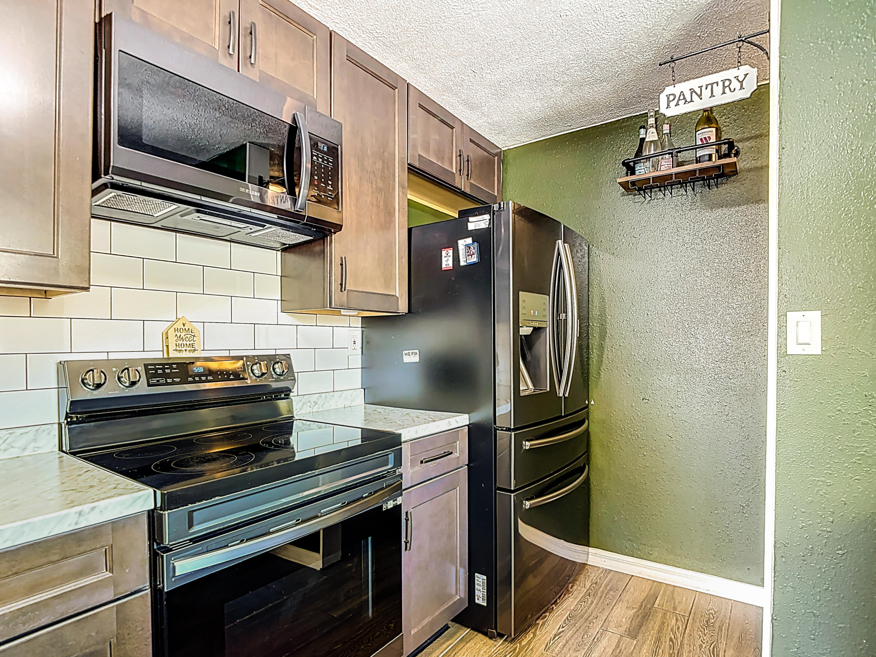 5335 Lemon Avenue Seffner, FL 33584 - Photo 10 of 34 a kitchen with a stove microwave and refrigerator