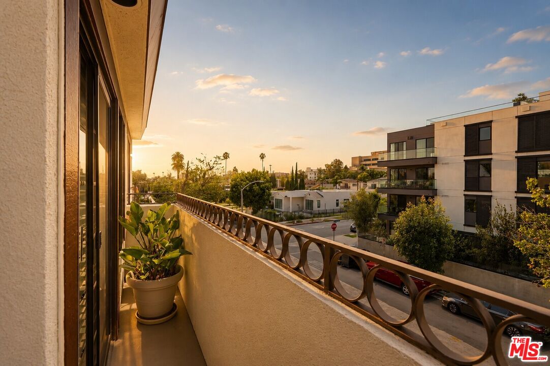 432 South Hamel Road, Unit 303 Los Angeles, CA 90048 - Photo 10 of 26