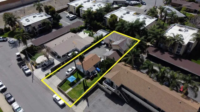 an aerial view of a tennis ground