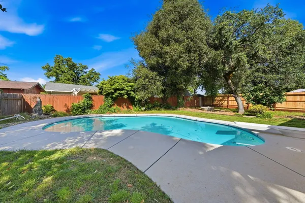 $445,000 | 140 Danbury Drive, Redding, CA 96003