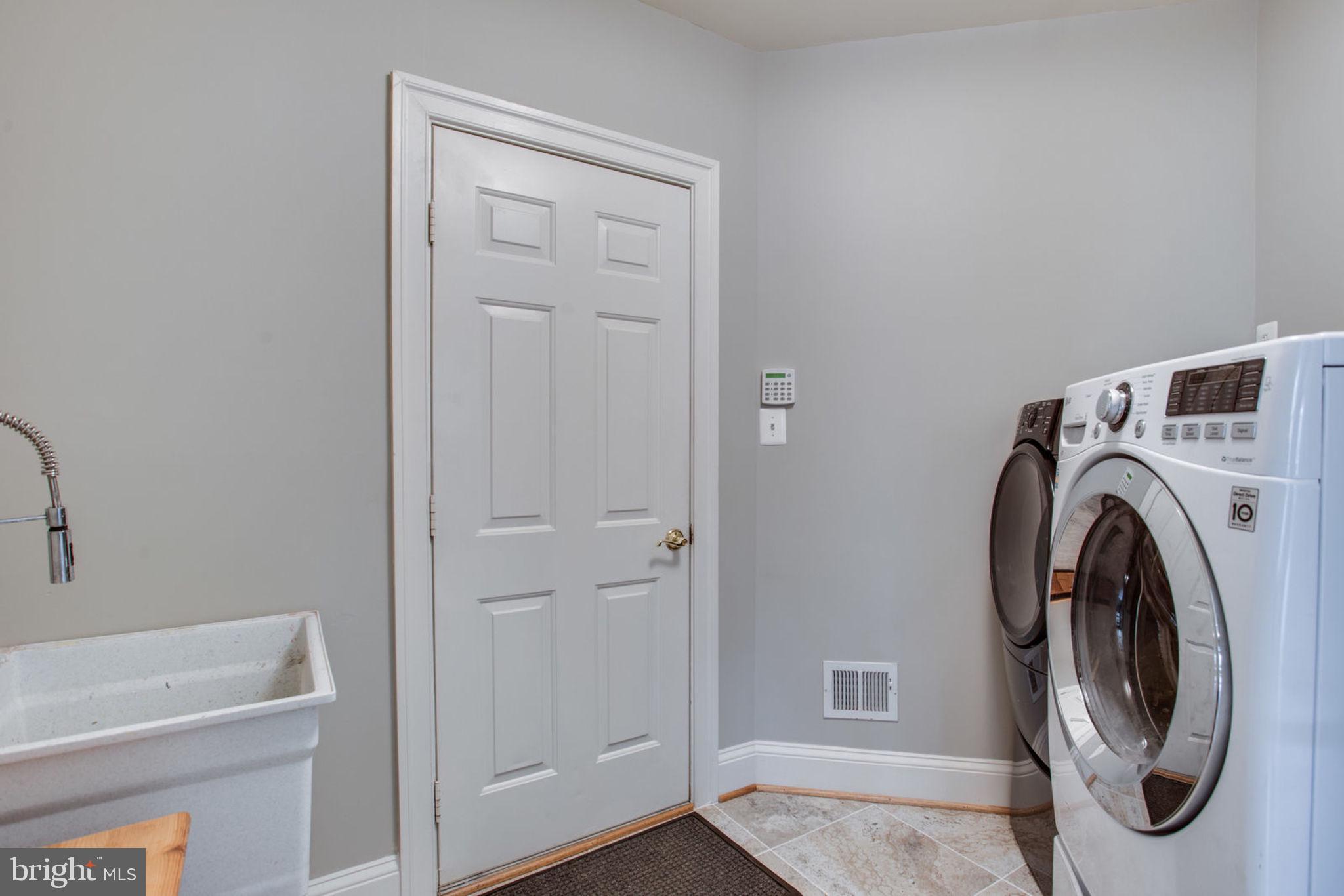 18621 Thundercloud Road Boyds, MD 20841 - Photo 67 of 83 Main Floor mudroom/laundry room