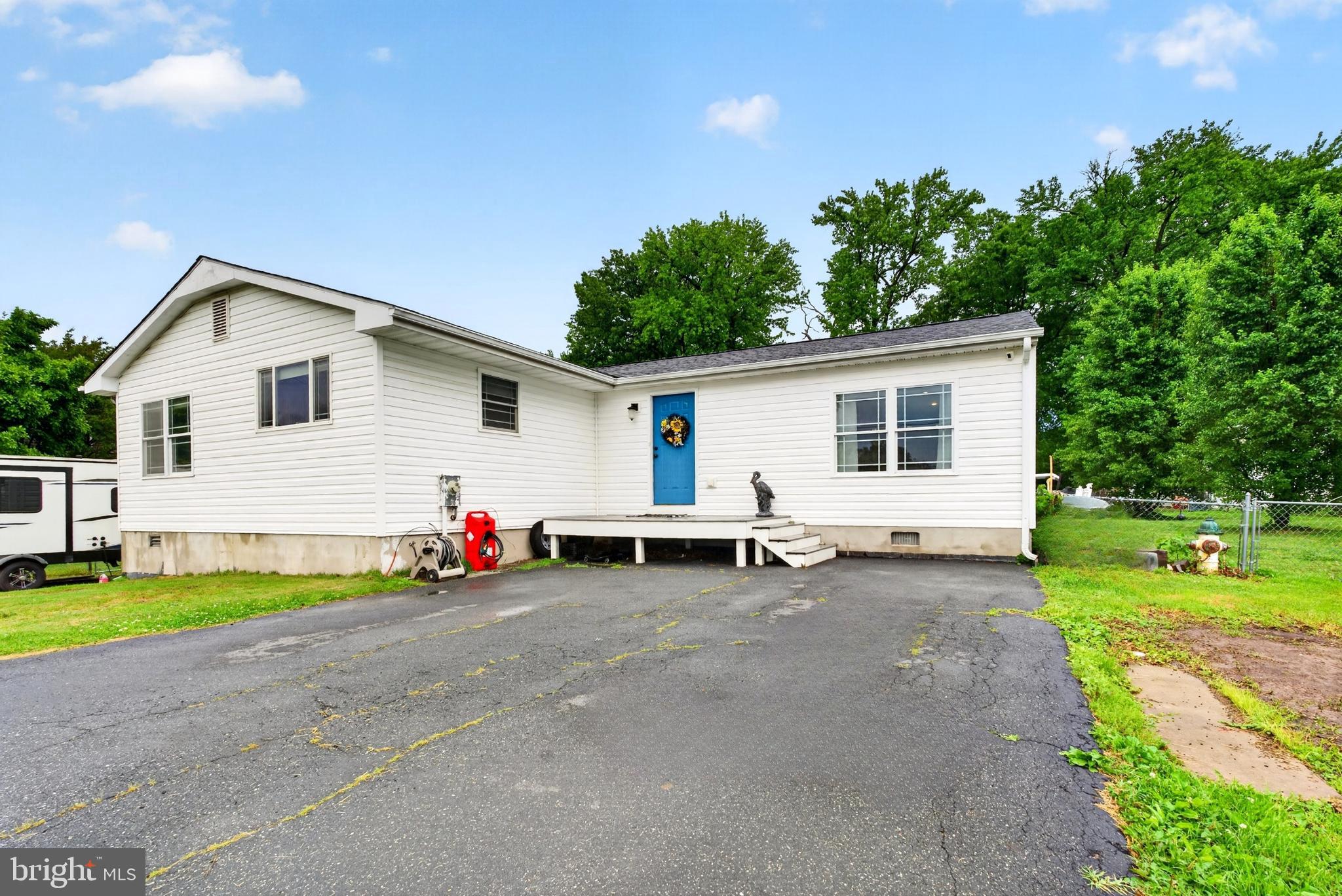 7541 Old Battle Grove Road Dundalk, MD 21222 - Photo 2 of 33