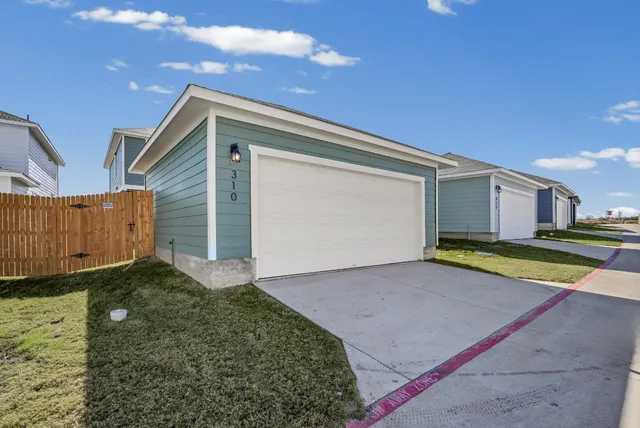 $2,050 | 310 Puerto Plata Avenue, Bastrop, TX 78602