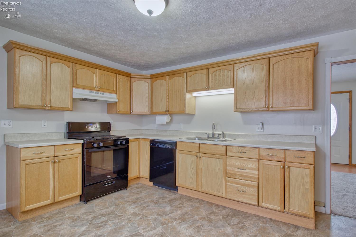 316 East Strub Road Sandusky, OH 44870 - Photo 6 of 19 Gallery Image 6