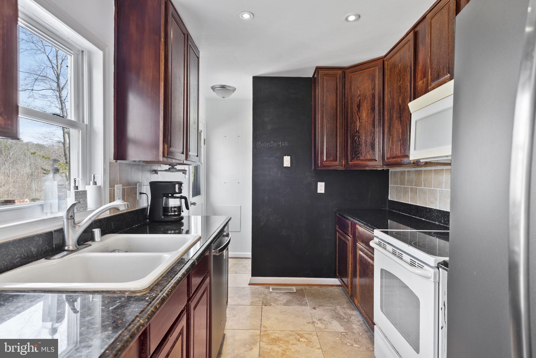 17415 Joplin Road Triangle, VA 22172 - Photo 7 of 41 Kitchen