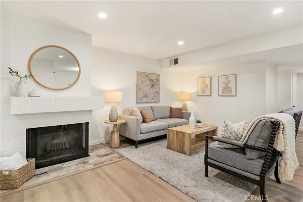 $769,000 | 441 East San Jose Avenue, Unit 111, Burbank, CA 91501