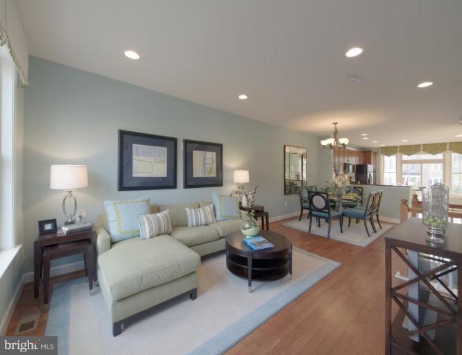 3345 Kemper Road Arlington, VA 22206 - Photo 3 of 6 Living Room