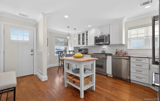 $1,175,000 | 211 Barton Avenue, Melville, NY 11747