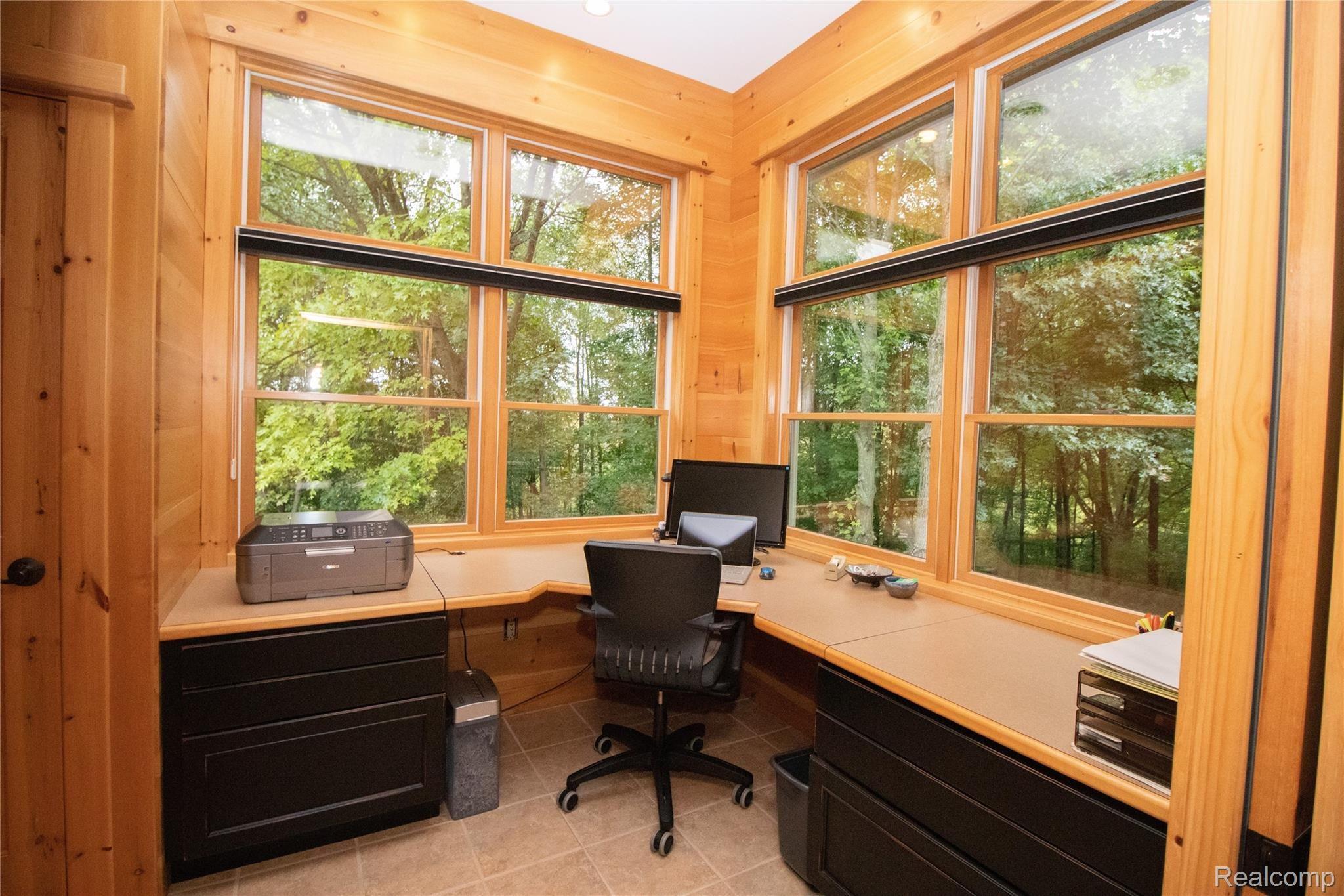 7488 Crofoot Road Fowlerville, MI 48836 - Photo 18 of 45 7488 crofoot - office.jpg