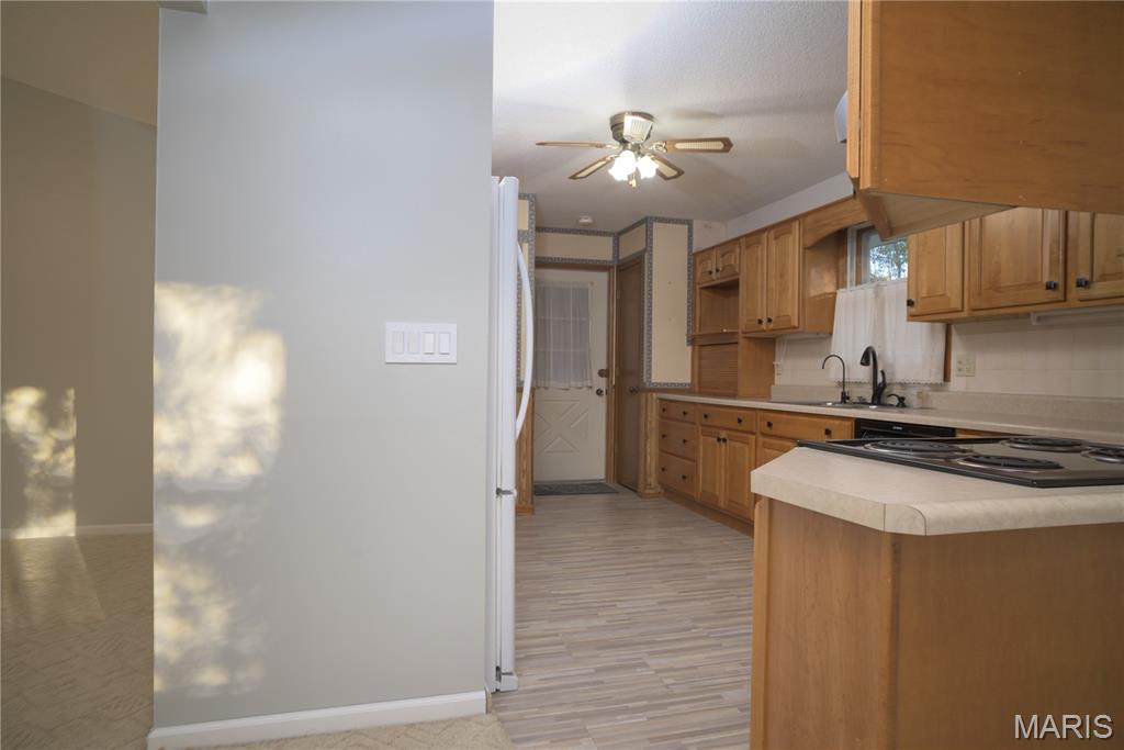 210 Lands End Road Hillsboro, IL 62049 - Photo 13 of 47