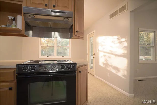 $319,900 | 210 Lands End Road, Hillsboro, IL 62049