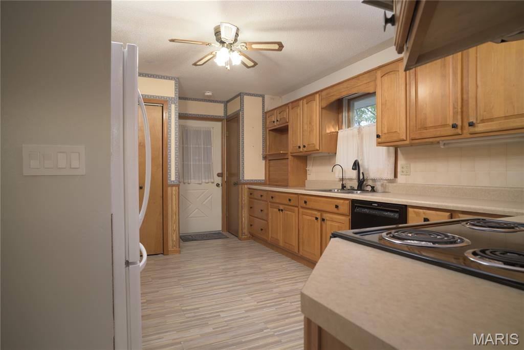 210 Lands End Road Hillsboro, IL 62049 - Photo 15 of 47