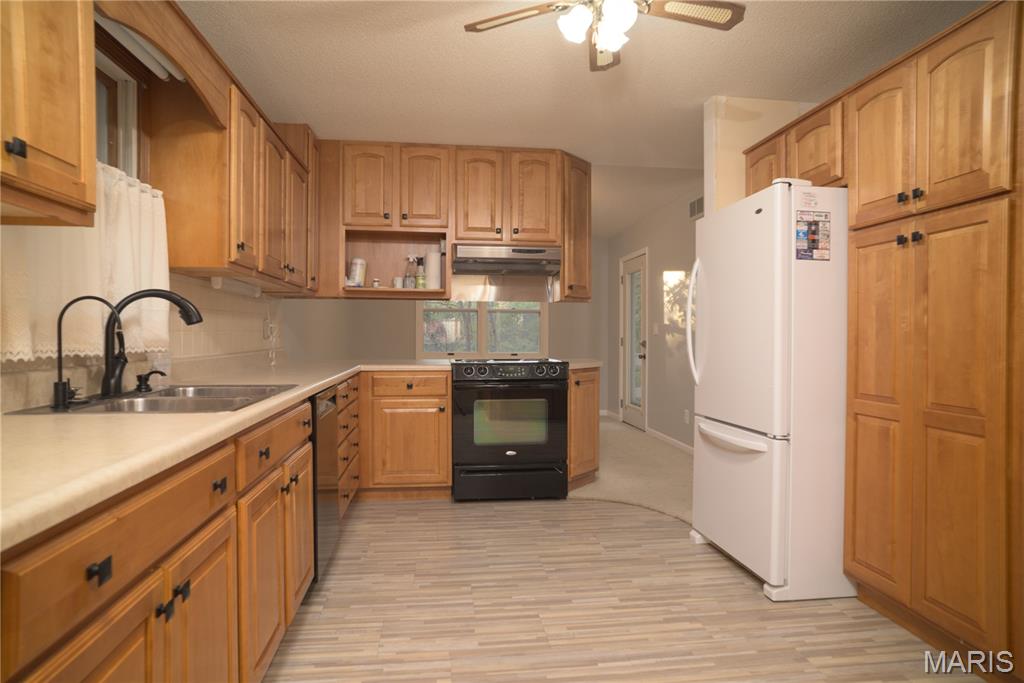 210 Lands End Road Hillsboro, IL 62049 - Photo 16 of 47