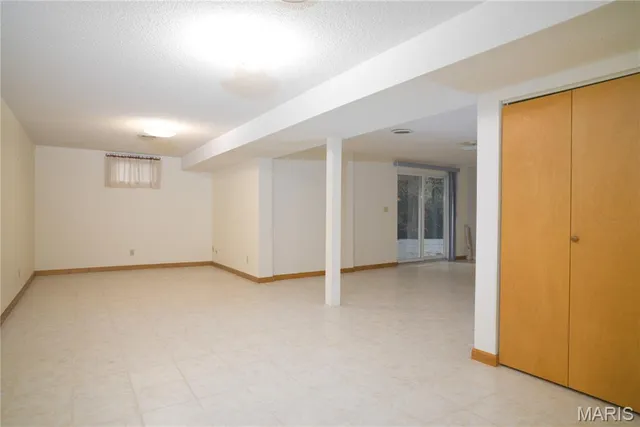 $319,900 | 210 Lands End Road, Hillsboro, IL 62049