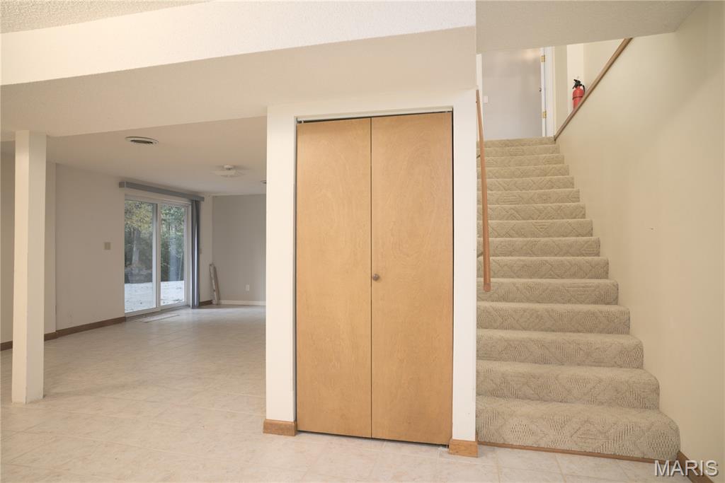 210 Lands End Road Hillsboro, IL 62049 - Photo 18 of 47