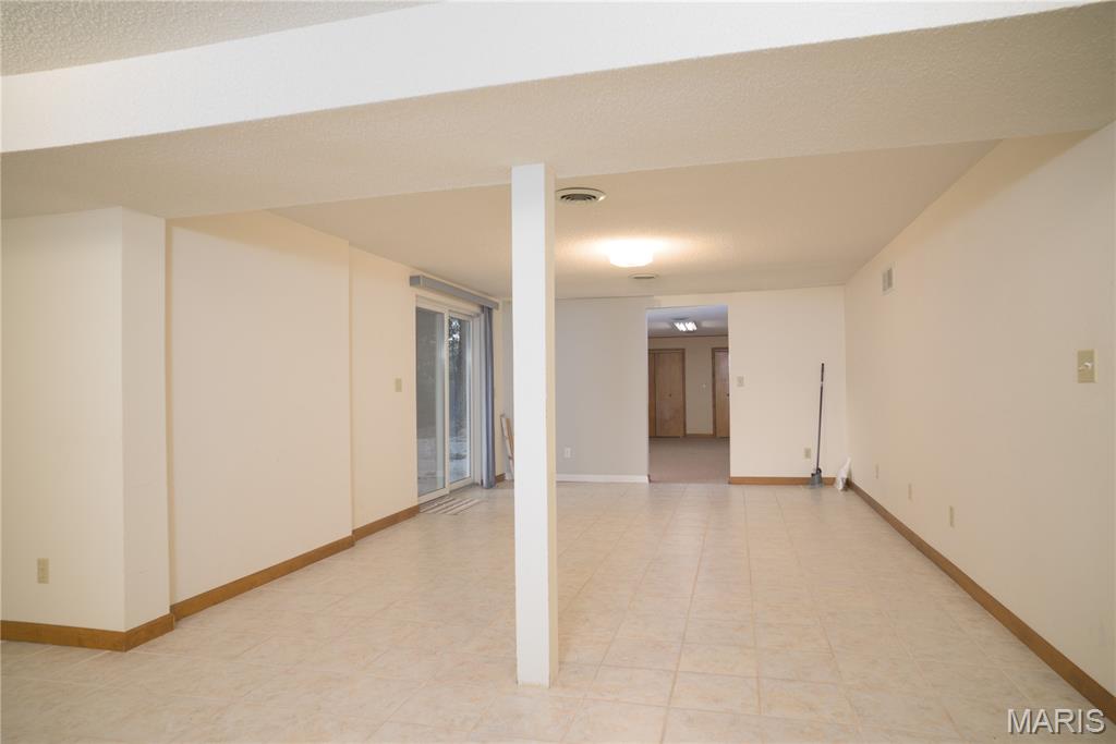 210 Lands End Road Hillsboro, IL 62049 - Photo 19 of 47