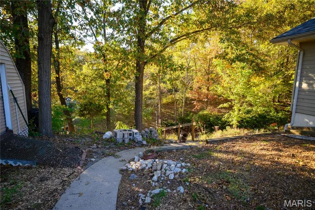 $319,900 | 210 Lands End Road, Hillsboro, IL 62049