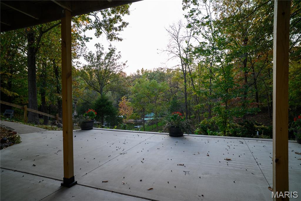 210 Lands End Road Hillsboro, IL 62049 - Photo 29 of 47