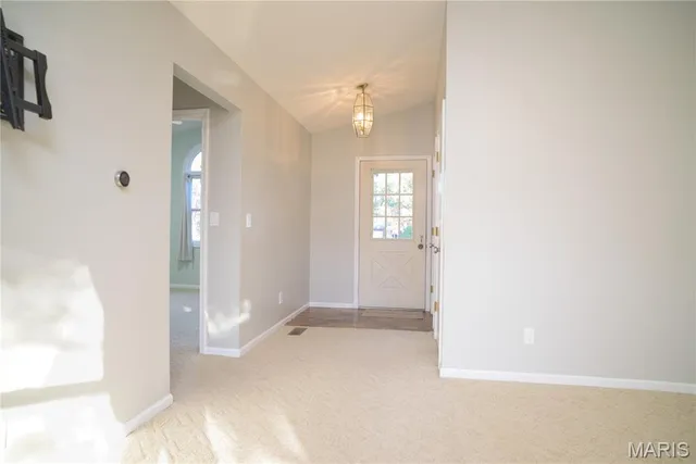 $319,900 | 210 Lands End Road, Hillsboro, IL 62049