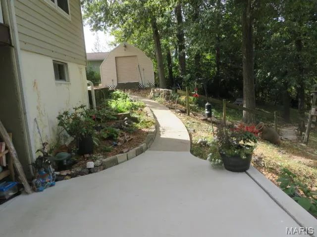 $319,900 | 210 Lands End Road, Hillsboro, IL 62049