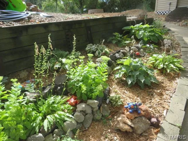 $319,900 | 210 Lands End Road, Hillsboro, IL 62049