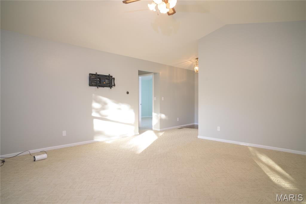 210 Lands End Road Hillsboro, IL 62049 - Photo 4 of 47