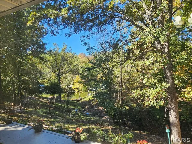 $319,900 | 210 Lands End Road, Hillsboro, IL 62049