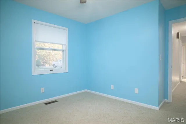 $319,900 | 210 Lands End Road, Hillsboro, IL 62049